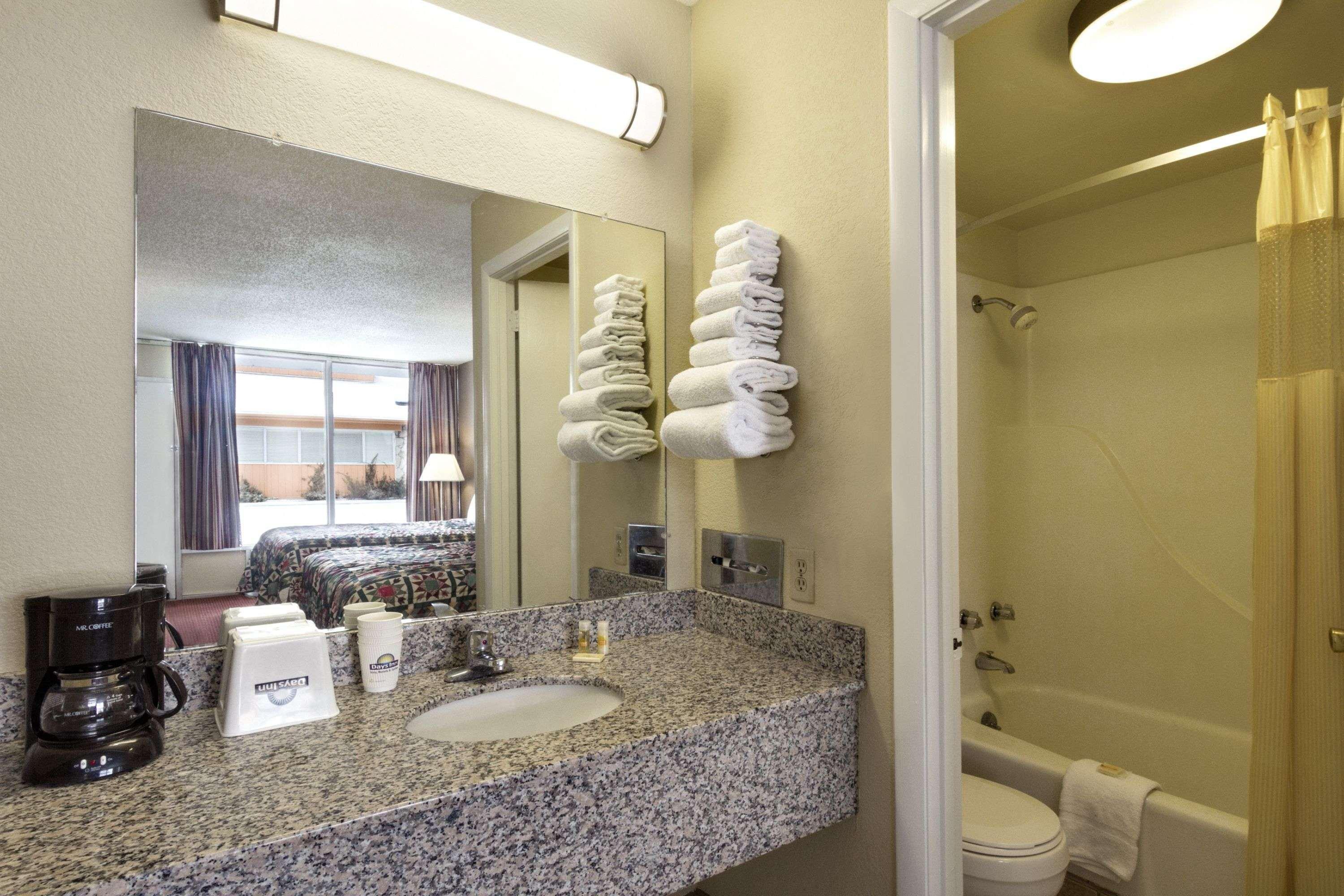 Days Inn By Wyndham White House Esterno foto